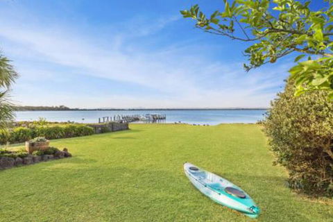 Eagle Point Getaway Waterfront Serenity! - Accommodation Port Macquarie 7