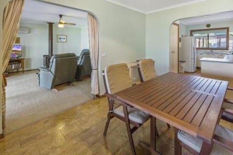 Eagle Point Getaway Waterfront Serenity! - Accommodation Port Macquarie 5