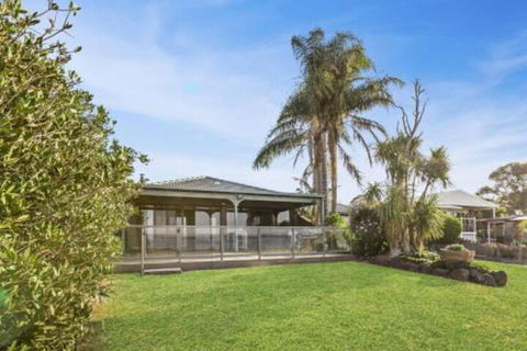 Eagle Point Getaway Waterfront Serenity! - Accommodation Port Macquarie 6