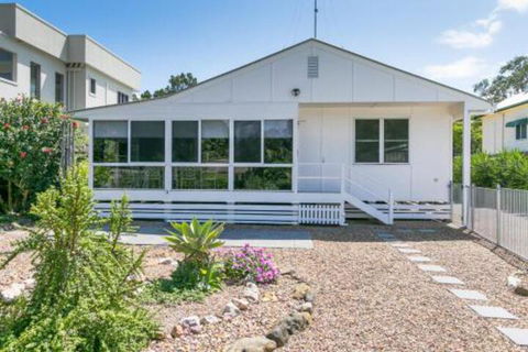Charming Home By The Sea - Accommodation Port Macquarie 7