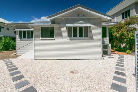 Charming Home By The Sea - Accommodation Port Macquarie 4