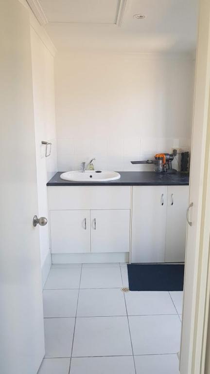 Island Waterfront Getaway WiFi - Accommodation Port Macquarie 1