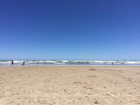 Island Waterfront Getaway WiFi - Accommodation Port Macquarie 6
