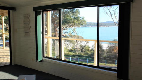 KINGFISHER COTTAGE Beachfront At The Binalong Bay - Accommodation Port Macquarie 5