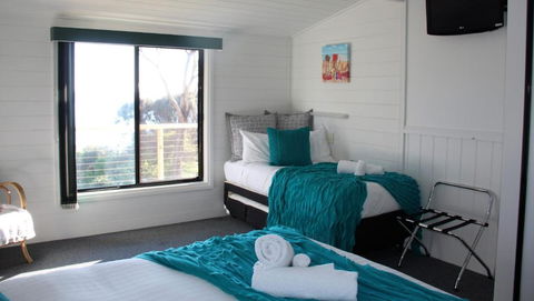 KINGFISHER COTTAGE Beachfront At The Binalong Bay - Accommodation Port Macquarie 3