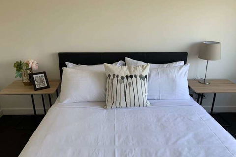 Delicate Bundoora Townhouse 10 - Accommodation Port Macquarie 6