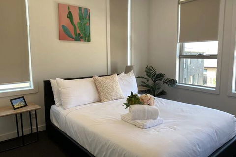 Delicate Bundoora Townhouse 10 - Accommodation Port Macquarie 2