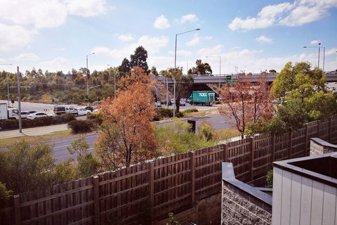 Delicate Bundoora Townhouse 10 - Accommodation Port Macquarie 7