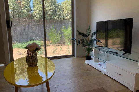 Delicate Bundoora Townhouse 10 - Accommodation Port Macquarie 5