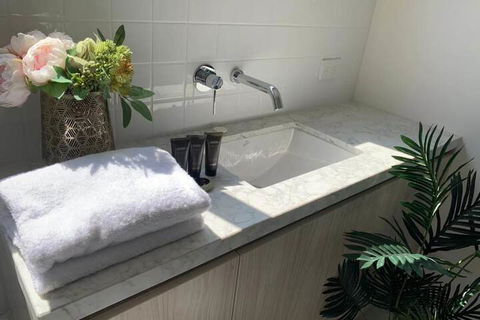 Delicate Bundoora Townhouse 10 - Accommodation Port Macquarie 3