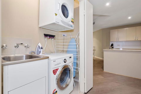 Ocean Views Unit 24 - Accommodation Port Macquarie 7