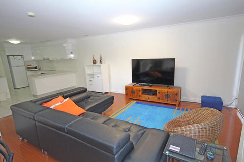 Paradise Waters No. 19 - Accommodation Port Macquarie 2