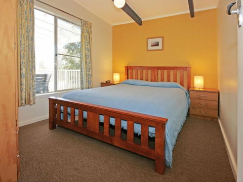 Matron 17 Narrawallee - Accommodation Port Macquarie 2