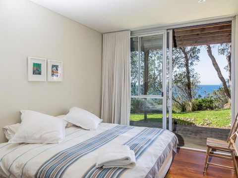 ARGYLL MOLLYMOOK Absolute Waterfront - Accommodation Port Macquarie 1