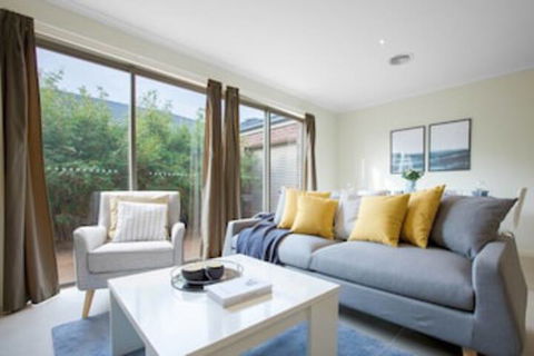 Spacious Lovely Home In Point Cook - Accommodation Port Macquarie 0