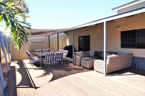 2 Trout Place 4 Bedroom Holiday Home For The Nautical Adventurers - Accommodation Port Macquarie 7