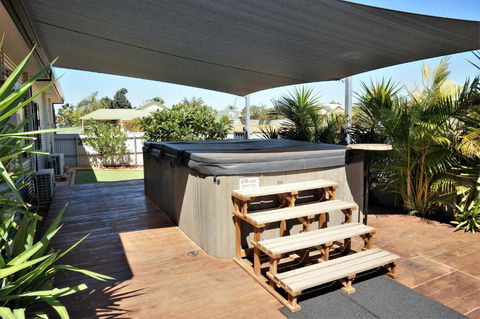 2 Trout Place 4 Bedroom Holiday Home For The Nautical Adventurers - Accommodation Port Macquarie 2