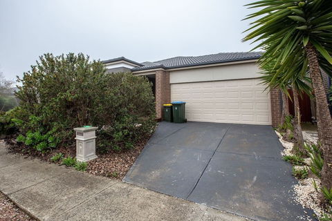 Gorgeous 4BR Home In Point Cook - Accommodation Port Macquarie 6