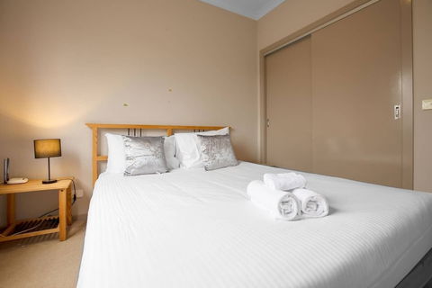 Gorgeous 4BR Home In Point Cook - Accommodation Port Macquarie 2