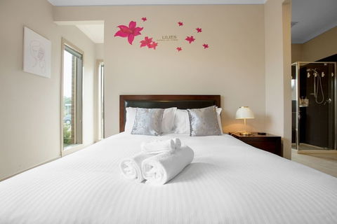Gorgeous 4BR Home In Point Cook - Accommodation Port Macquarie 5