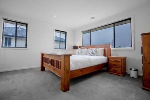 Superb Luxe 5BR House@point Cook Near Lake - Accommodation Port Macquarie 3