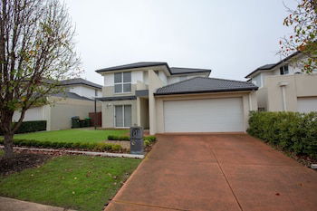 Superb Luxe 5BR House@point Cook Near Lake - Accommodation Port Macquarie 0