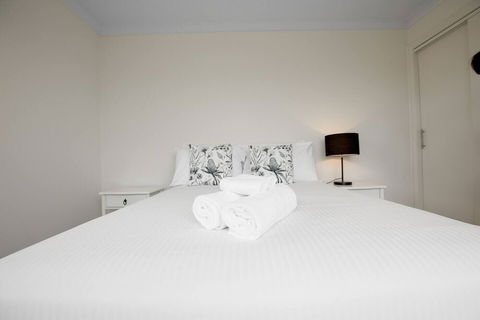 Superb Luxe 5BR House@point Cook Near Lake - Accommodation Port Macquarie 6