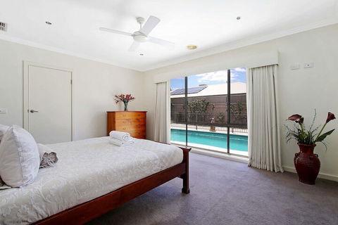 The Grand Holiday House - Accommodation Port Macquarie 4