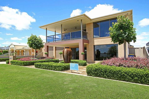 The Grand Holiday House - Accommodation Port Macquarie 1