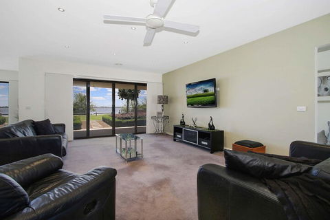 The Grand Holiday House - Accommodation Port Macquarie 3