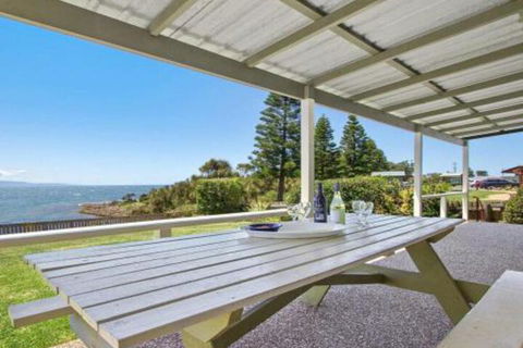 Amazing Aspects Perched Above Tilbury Cove - Accommodation Port Macquarie 3