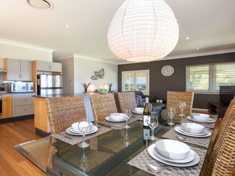 Bluewater Riverfront Location With Water Views - Accommodation Port Macquarie 5