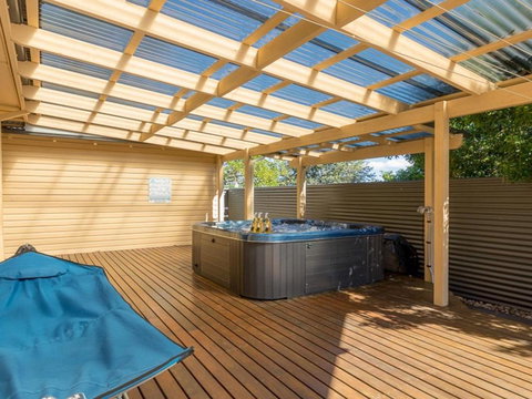 Bluewater Riverfront Location With Water Views - Accommodation Port Macquarie 2