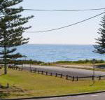 The Penguins Head across from the beach - Accommodation Port Macquarie