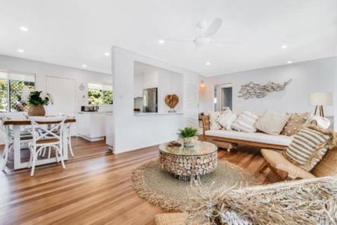 ROSIES BACH - Accommodation Port Macquarie 0