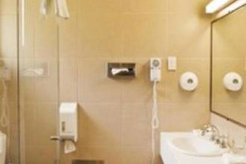 Classic Queen Room 2 In Oakleigh - Accommodation Port Macquarie 5