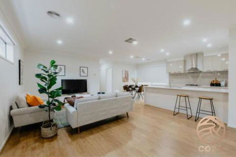 118 Refreshing 3BR Werribee Family House - Accommodation Port Macquarie 0