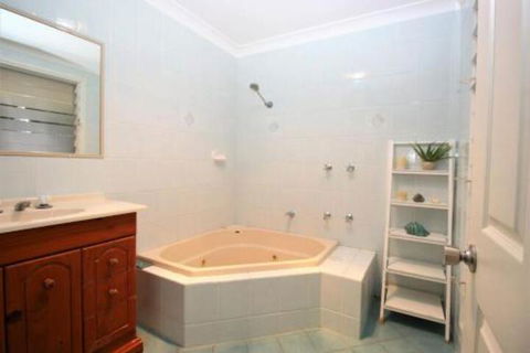 MAGIC BEACH HOUSE PET FRIENDLY - Accommodation Port Macquarie 2