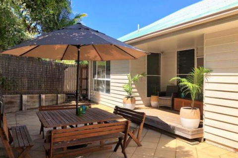 MAGIC BEACH HOUSE PET FRIENDLY - Accommodation Port Macquarie 0
