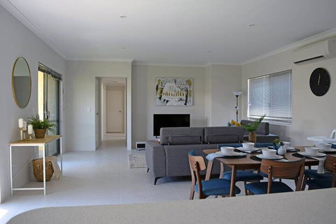 The Kingsley's Place Piara Waters - Accommodation Port Macquarie 7