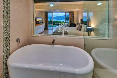 Bella Vista East 3 Luxury Ocean Views Large Flat Grassed Area + Buggy - Accommodation Port Macquarie 3