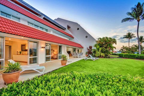 Bella Vista East 3 Luxury Ocean Views Large Flat Grassed Area + Buggy - Accommodation Port Macquarie 2