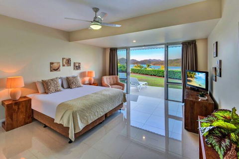 Bella Vista East 3 Luxury Ocean Views Large Flat Grassed Area + Buggy - Accommodation Port Macquarie 5