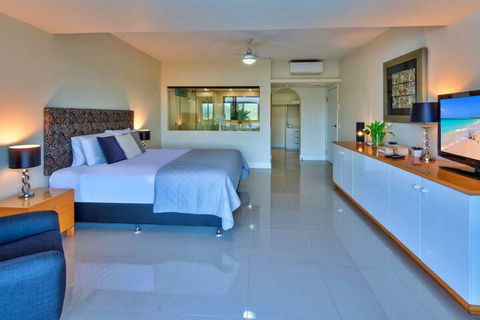 Bella Vista East 3 Luxury Ocean Views Large Flat Grassed Area + Buggy - Accommodation Port Macquarie 7