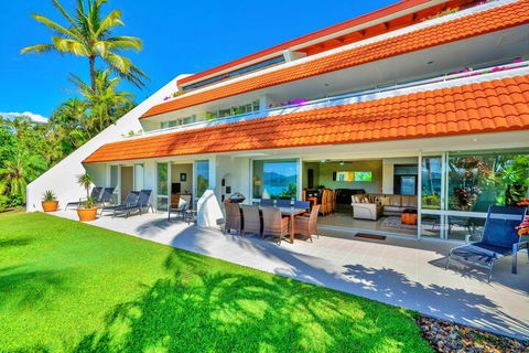Bella Vista East 3 Luxury Ocean Views Large Flat Grassed Area + Buggy - Accommodation Port Macquarie 1