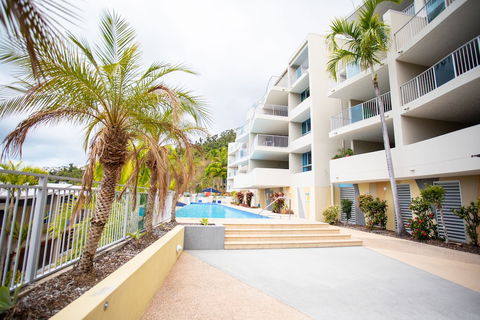 Spacious Tropical Sanctuary Ocean Views - Accommodation Port Macquarie 4