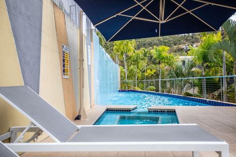 Spacious Tropical Sanctuary Ocean Views - Accommodation Port Macquarie 5