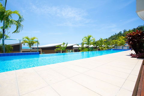 Spacious Tropical Sanctuary Ocean Views - Accommodation Port Macquarie 3