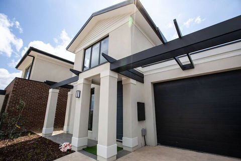 Captivating Large 4br@narre Warren - Accommodation Port Macquarie 6