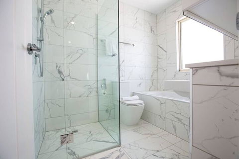 Lux Style 4BR Townhouse@ashwood - Accommodation Port Macquarie 3